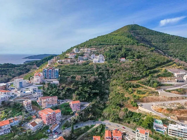 Grundstück in Budva mit einem fertigen Konzeptprojekt